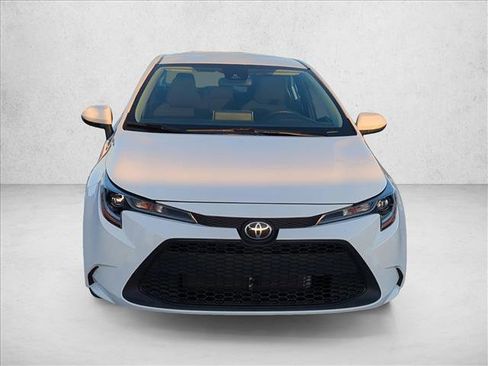 Used 2020 Toyota Corolla LE image 2