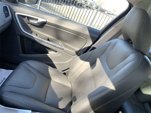 Used 2015 Volvo V60 T5 Premier w/ Convenience Package image 30