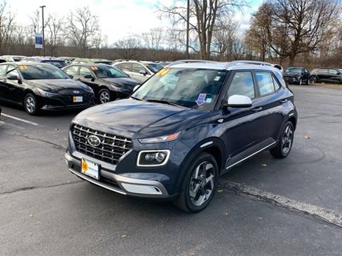Used 2024 Hyundai Venue Limited image 1