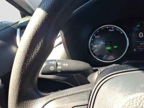 Used 2020 Toyota RAV4 LE image 23