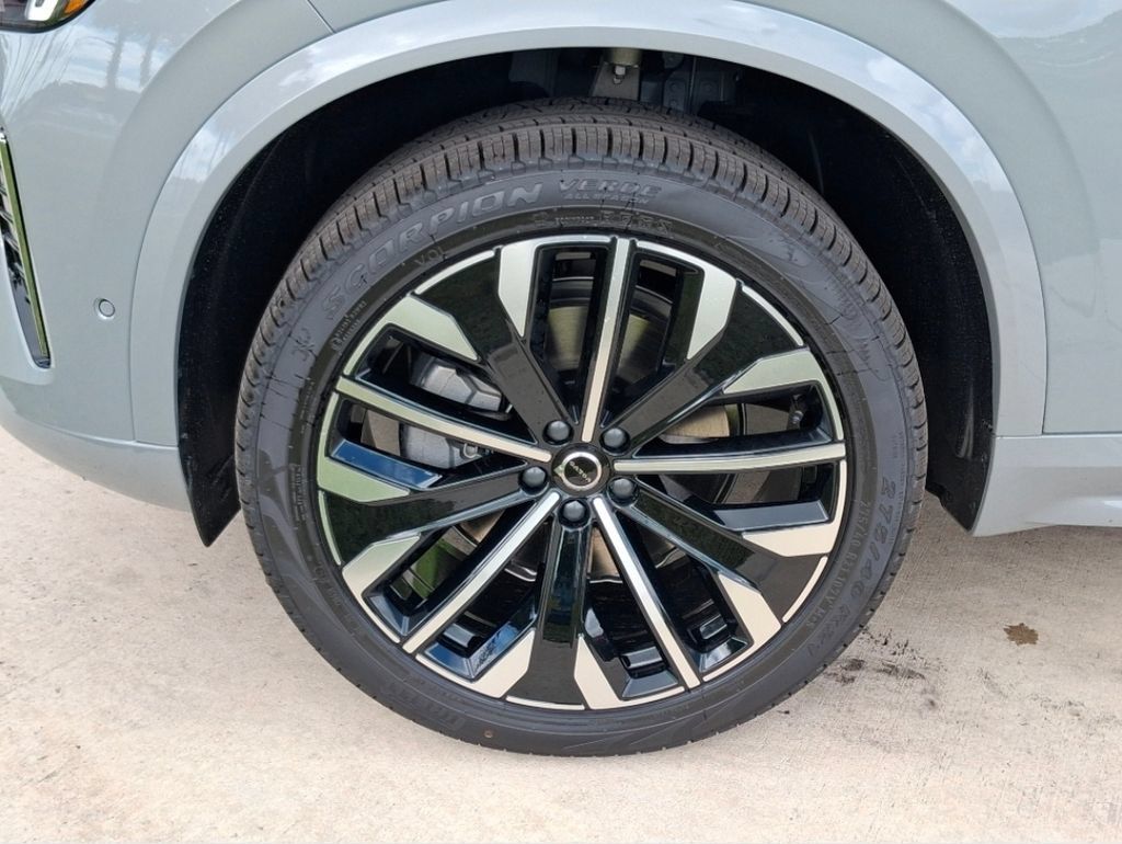 New 2026 Volvo XC90 B5 Ultra w/ Protection Package Premier AWD/4WD image 3