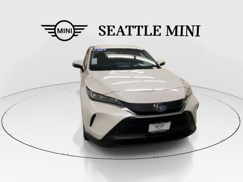Used 2021 Toyota Venza LE w/ Carpet Mat Package (TMS) AWD/4WD image 3