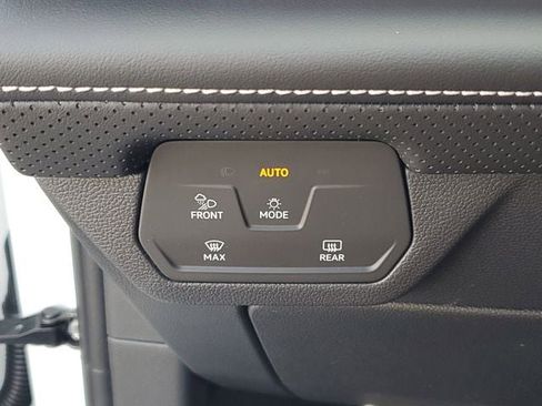 New 2026 Volkswagen Atlas Cross Sport SEL Premium R-Line image 31