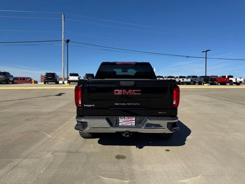 Used 2024 GMC Sierra 1500 SLT image 4