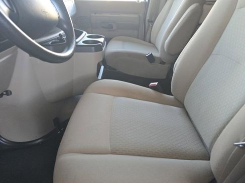 Used 2014 Ford E-450 and Econoline 450 Super Duty w/ Motorhome Prep Package image 4