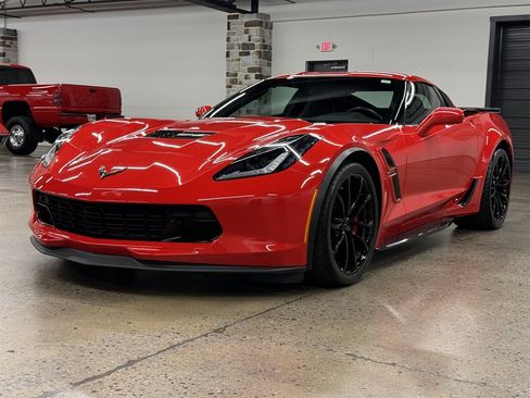 Used 2019 Chevrolet Corvette Grand Sport RWD image 3
