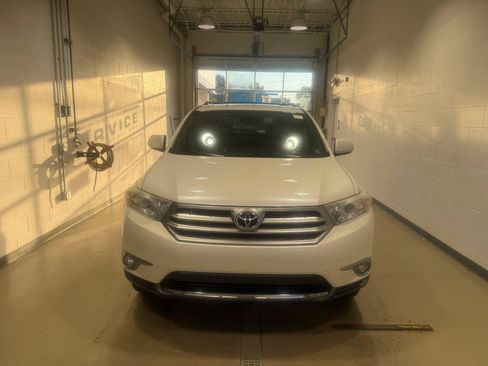 Used 2013 Toyota Highlander Limited AWD/4WD image 8