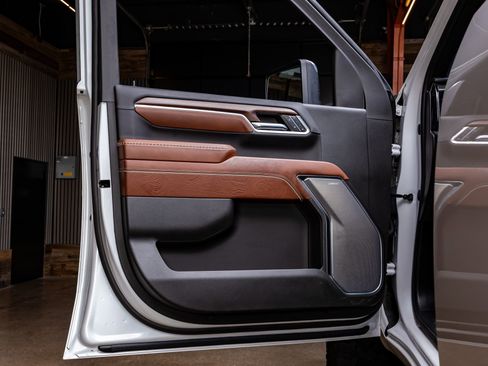 Used 2024 GMC Sierra 3500 Denali Ultimate image 34