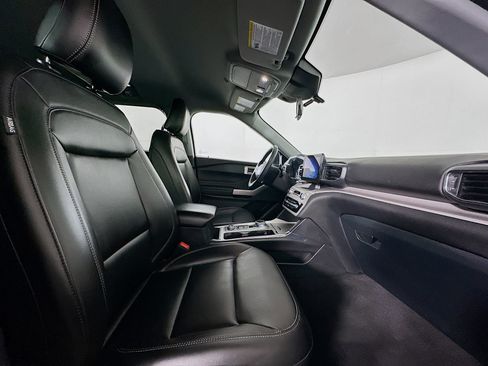 Used 2024 Ford Explorer XLT w/ Equipment Group 202A image 32