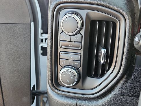 Used 2024 GMC Sierra 3500 Pro w/ Convenience Package image 17