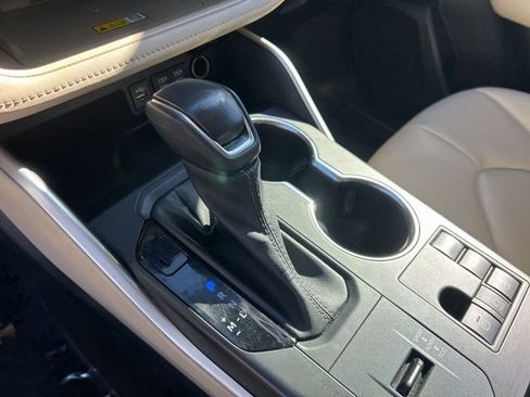 Used 2023 Toyota Highlander XLE image 27