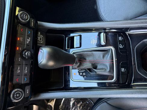 Used 2025 Jeep Compass Trailhawk image 37