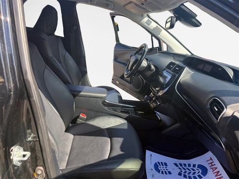 Used 2019 Toyota Prius XLE image 30