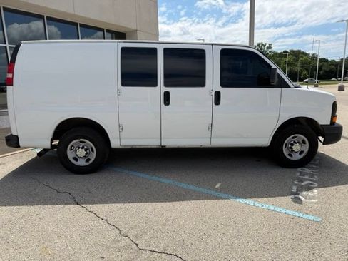 Used 2013 Chevrolet Express 2500 RWD image 2
