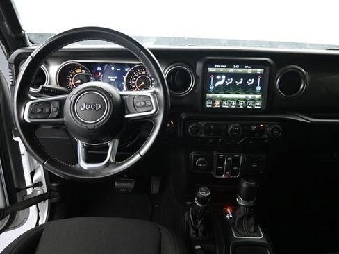 Used 2022 Jeep Wrangler Unlimited Sahara AWD/4WD image 11