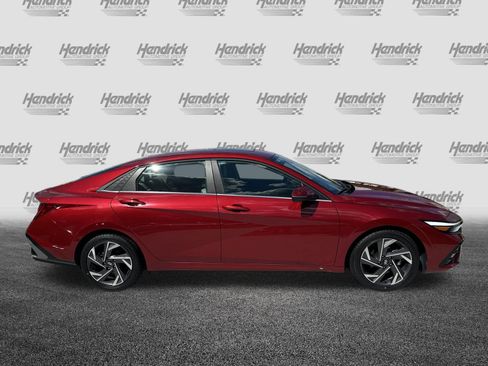Used 2025 Hyundai Elantra Limited FWD image 11