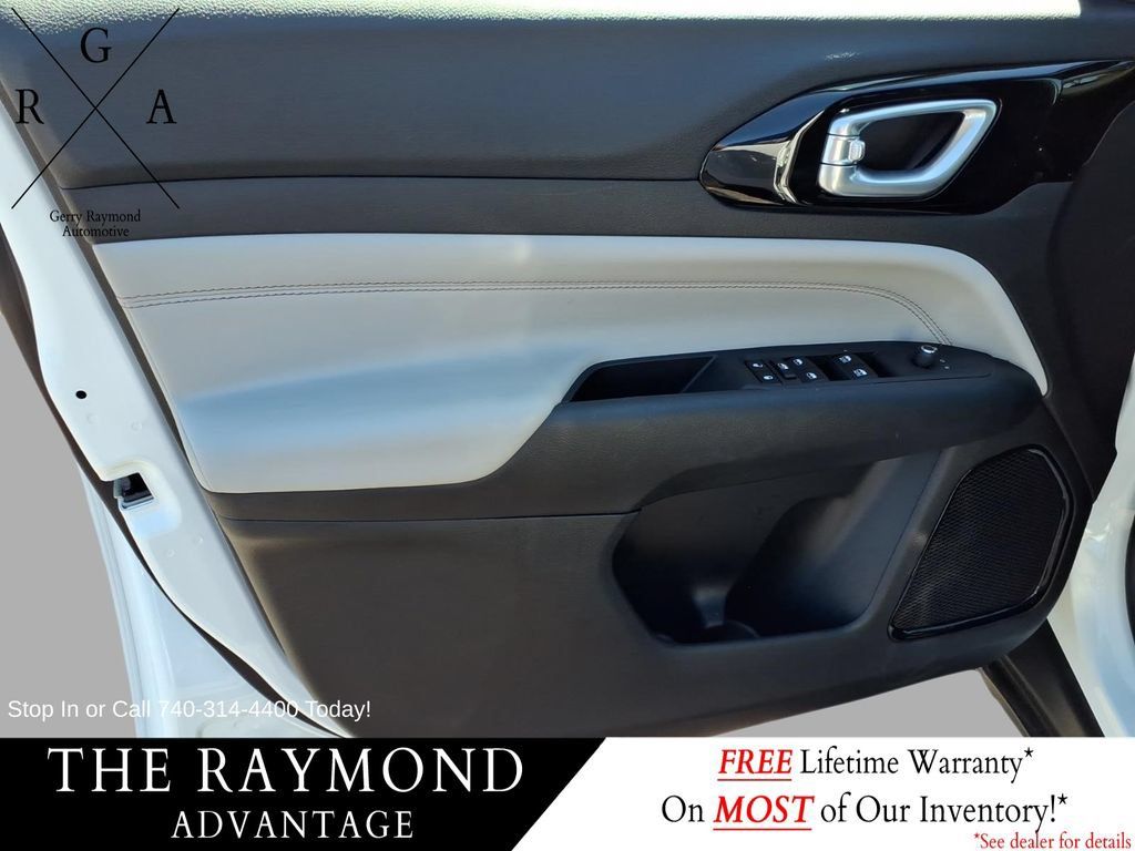 Used 2026 Jeep Compass Limited AWD/4WD image 16