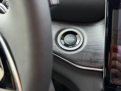 Used 2023 Jeep Grand Cherokee Overland AWD/4WD image 20