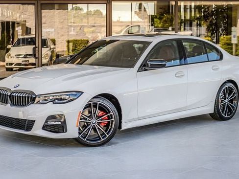 Used 2022 BMW 330i Sedan w/ M Sport Package RWD image 2