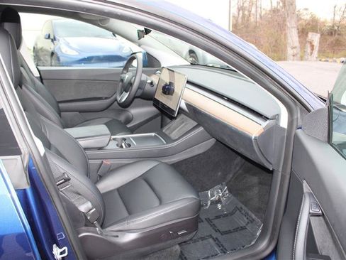 Used 2022 Tesla Model Y Long Range image 12