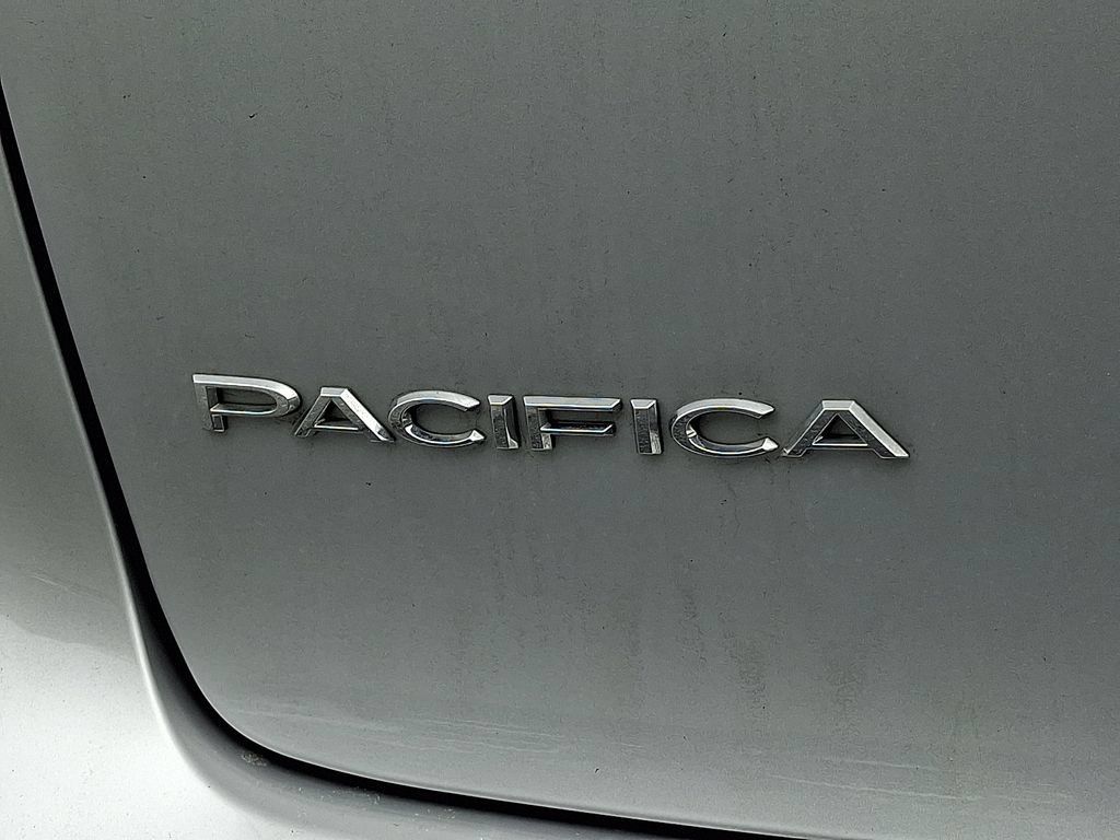 Used 2024 Chrysler Pacifica Limited FWD image 33