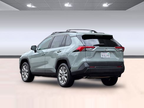 Used 2020 Toyota RAV4 XLE Premium w/ Carpet Mat Package FWD image 3