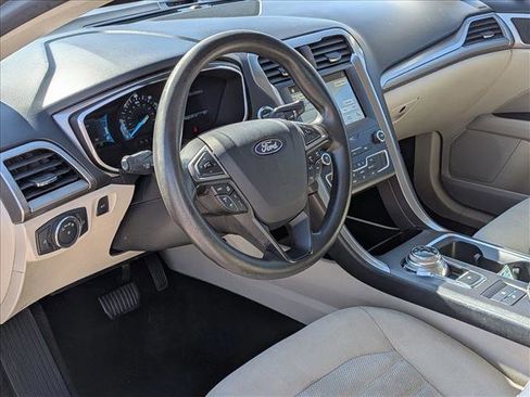 Used 2019 Ford Fusion SE FWD image 10