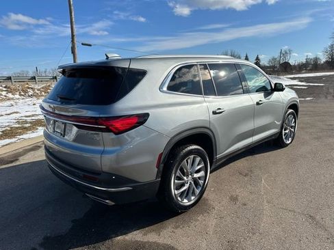 Used 2025 Buick Enclave Preferred image 9