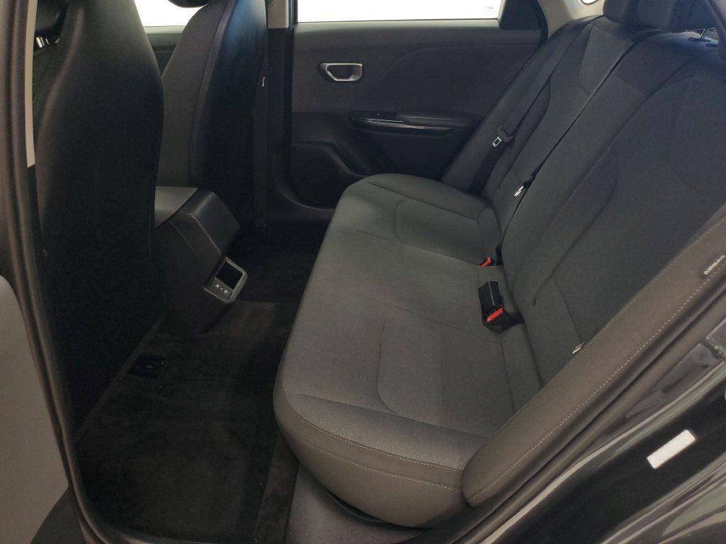Used 2025 Kia K4 FWD image 24