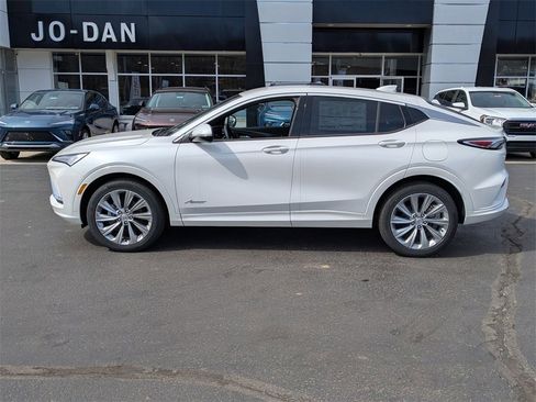 New 2025 Buick Envista Avenir image 2