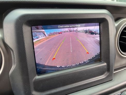 Used 2023 Jeep Wrangler Willys image 4