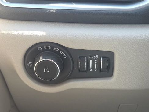 Used 2018 Chrysler Pacifica Limited w/ Advanced Safetytec Group FWD image 24