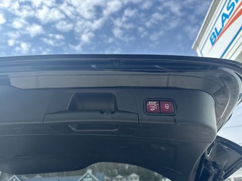 Used 2021 Mercedes-Benz GLB 250 4MATIC w/ AMG Line image 13