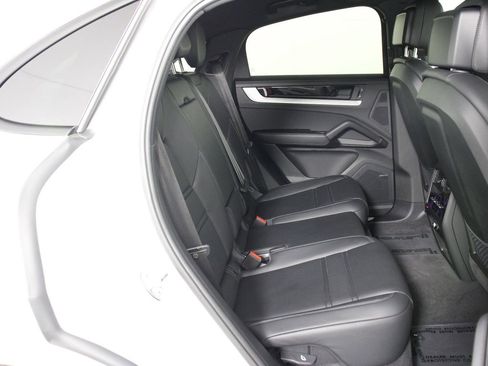 Certified 2025 Porsche Cayenne E-Hybrid Coupe AWD/4WD image 32