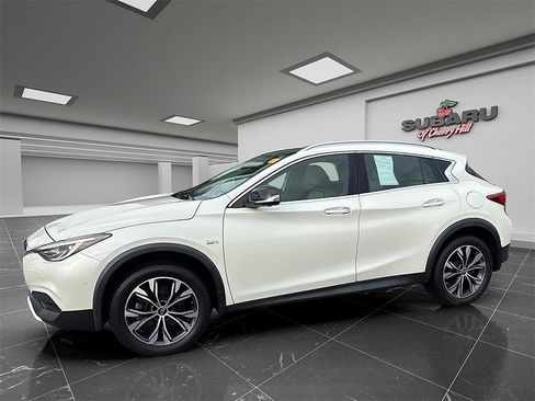 Used 2019 INFINITI QX30 Premium w/ Navigation Package image 11
