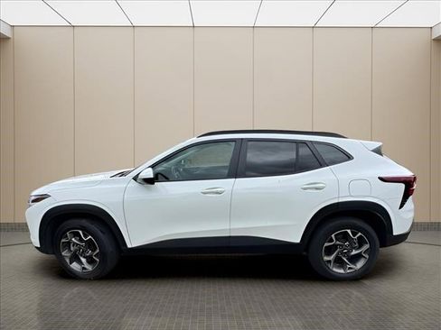 Used 2025 Chevrolet Trax LT w/ Driver Confidence Package FWD image 6