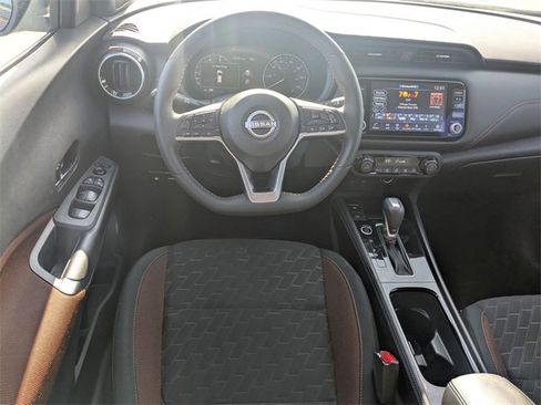 Used 2024 Nissan Kicks SR image 28