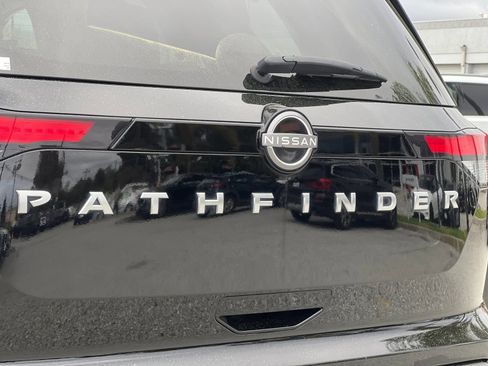 Used 2025 Nissan Pathfinder SV image 27