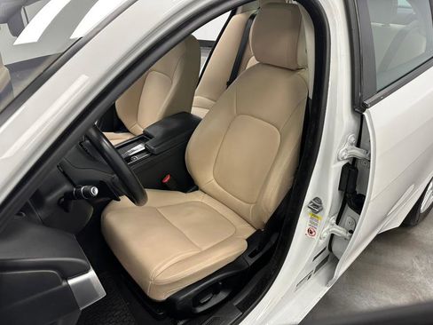 Used 2018 Jaguar XE Premium image 35