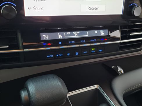 Certified 2023 Toyota Sienna LE image 20