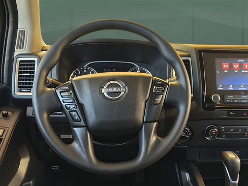 Used 2024 Nissan Frontier SV image 17