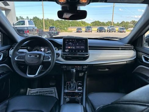 Used 2025 Jeep Compass Limited AWD/4WD image 33