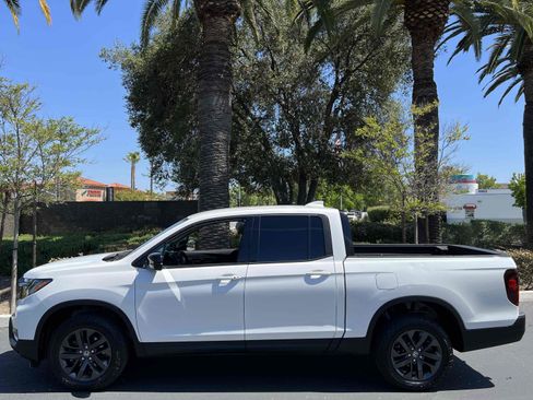 Used 2025 Honda Ridgeline Sport image 9