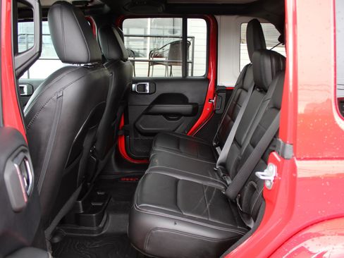 Used 2018 Jeep Wrangler Unlimited Sahara w/ Uconnect 4C Nav & Sound Group AWD/4WD image 24