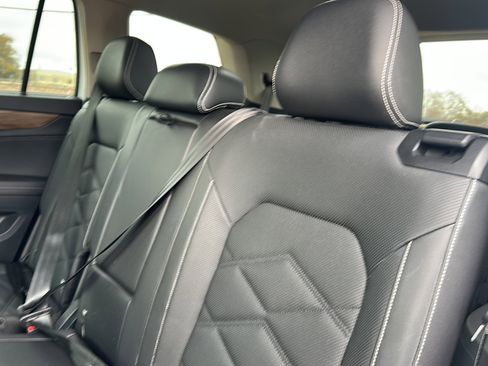 Used 2025 Volkswagen Atlas SE image 16