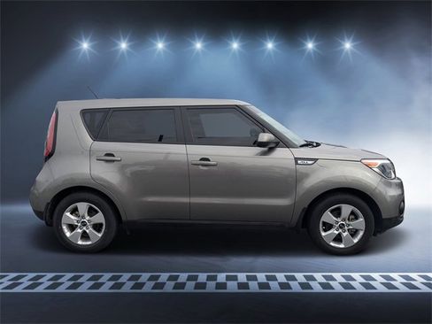 Used 2017 Kia Soul image 2
