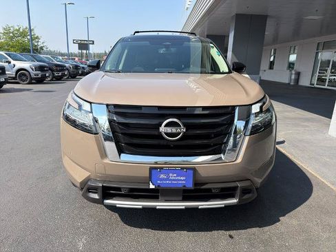 Used 2023 Nissan Pathfinder Platinum w/ Cargo Package FWD image 2