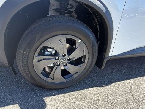 New 2026 Nissan Rogue SV w/ Cold Weather Package AWD/4WD image 9
