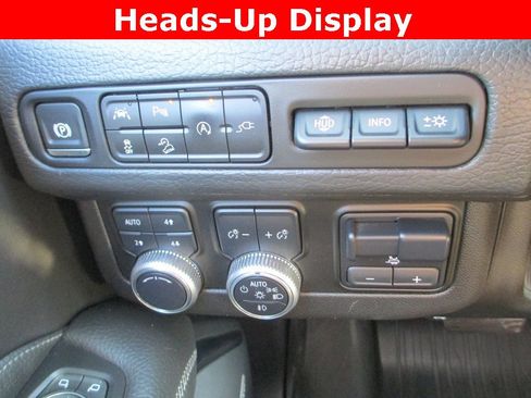 Used 2021 GMC Yukon Denali w/ Denali Premium Package image 32