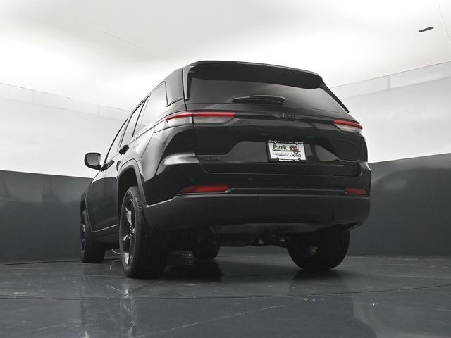 Used 2023 Jeep Grand Cherokee Limited w/ Black Appearance Package AWD/4WD image 22